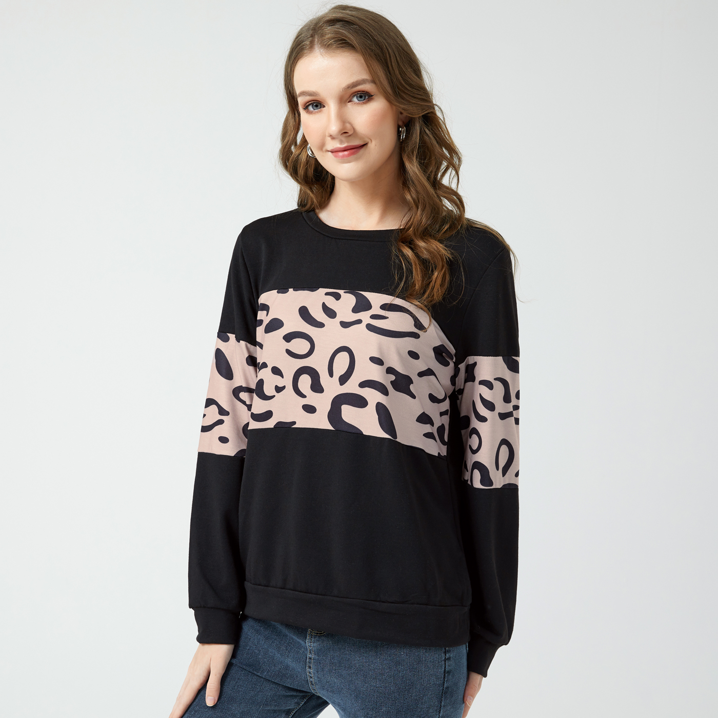 

Contrast Leopard Long-sleeve Sweatshirt